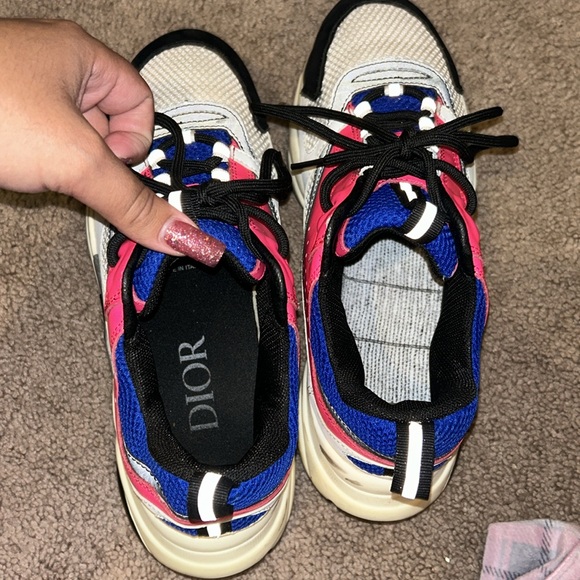 Unisex size 8.5 mens first like a size 10 woman. - Picture 3 of 4